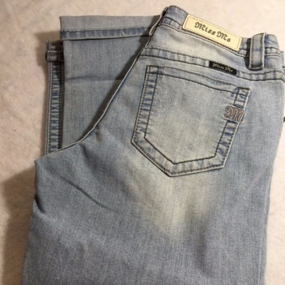 Miss Me Distressed Capris - Picture 2 of 3